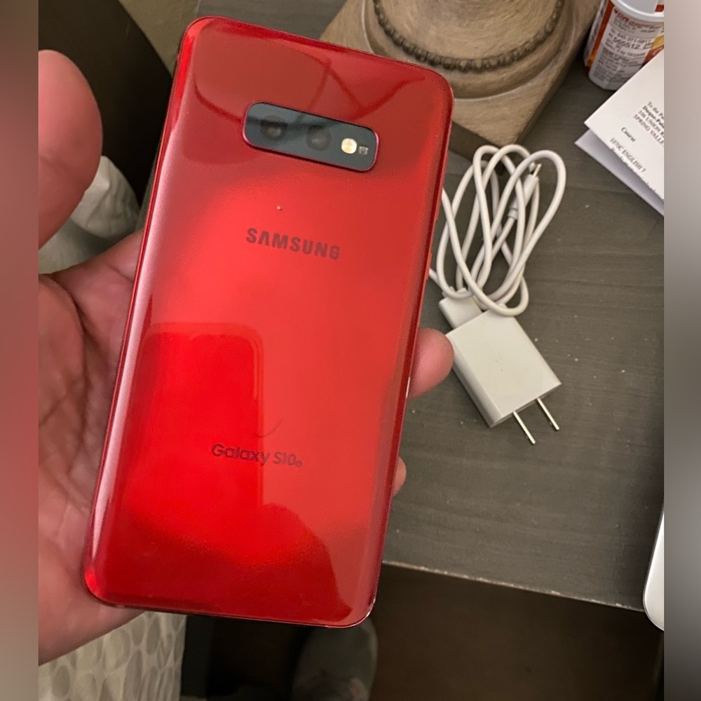 Samsung Galaxy S10e - 128GB unlocked for any company